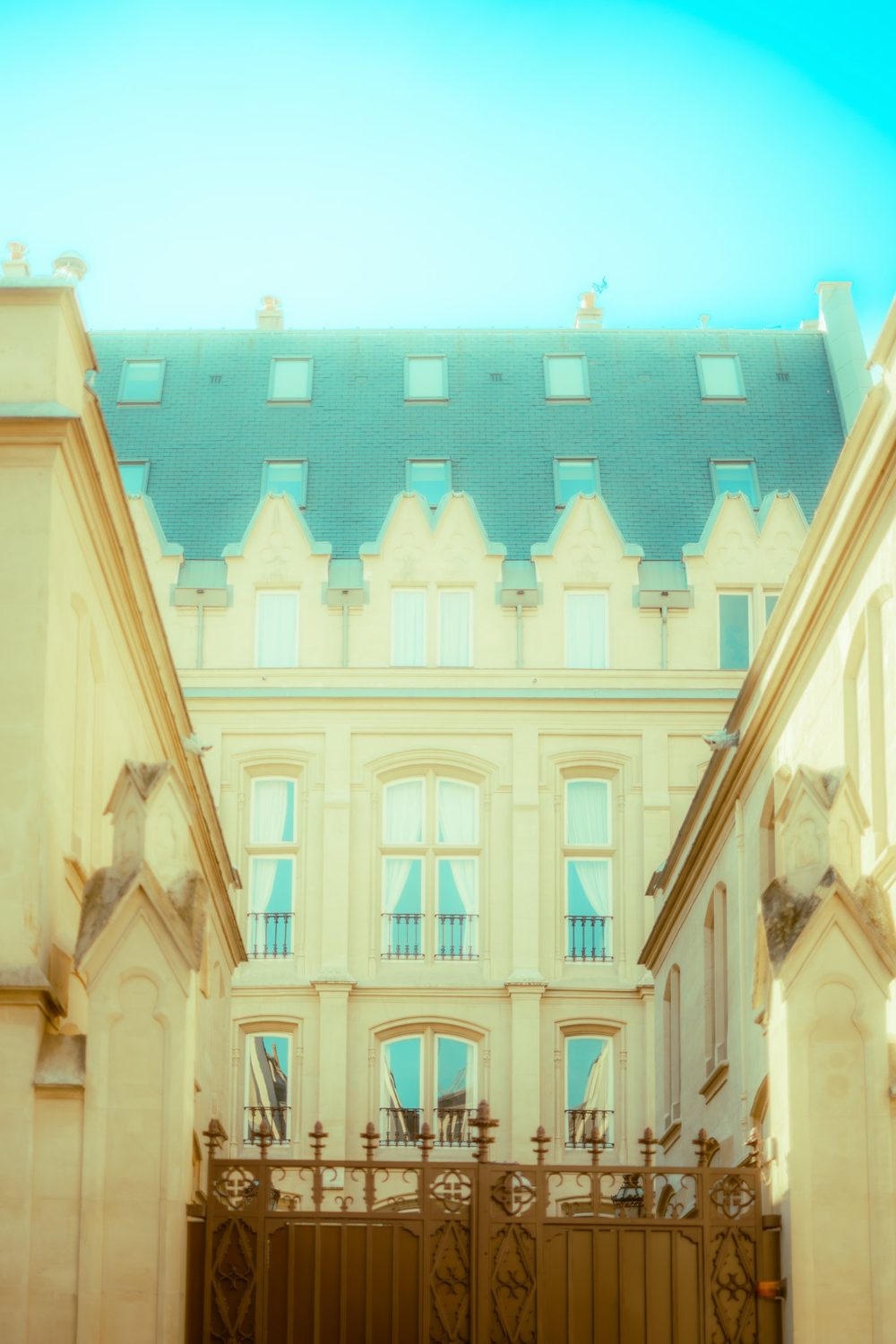 photograph of europe in Paris, France, by Stuart Singleton