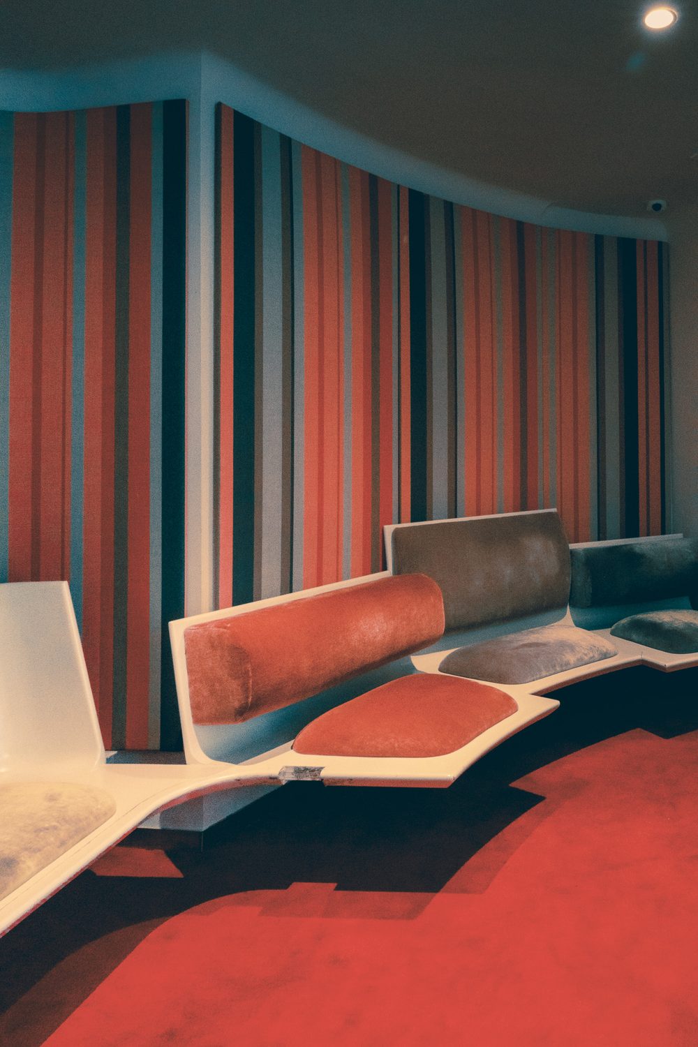 photograph of jfk, hotels in New York, by Stuart Singleton