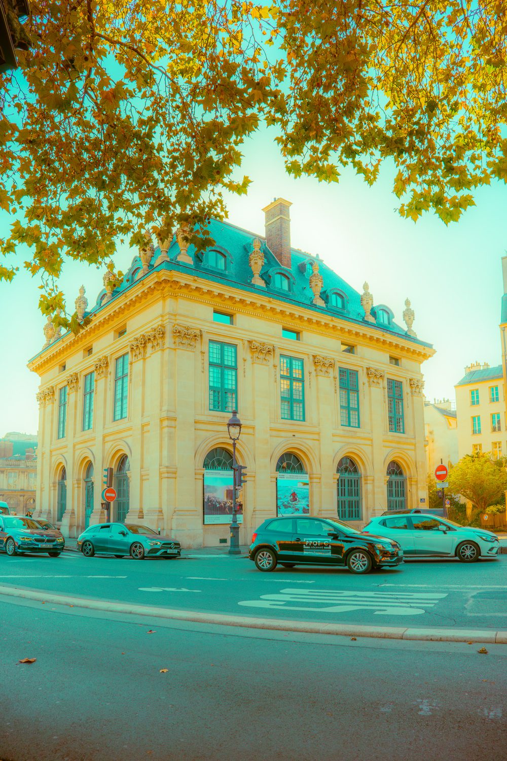 photograph of europe in Paris, France, by Stuart Singleton